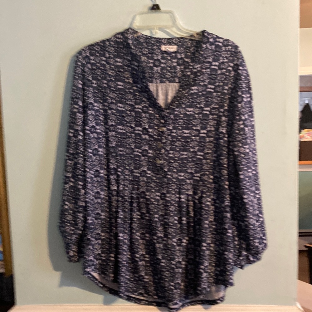 Westport blue and white patterned office top. XL